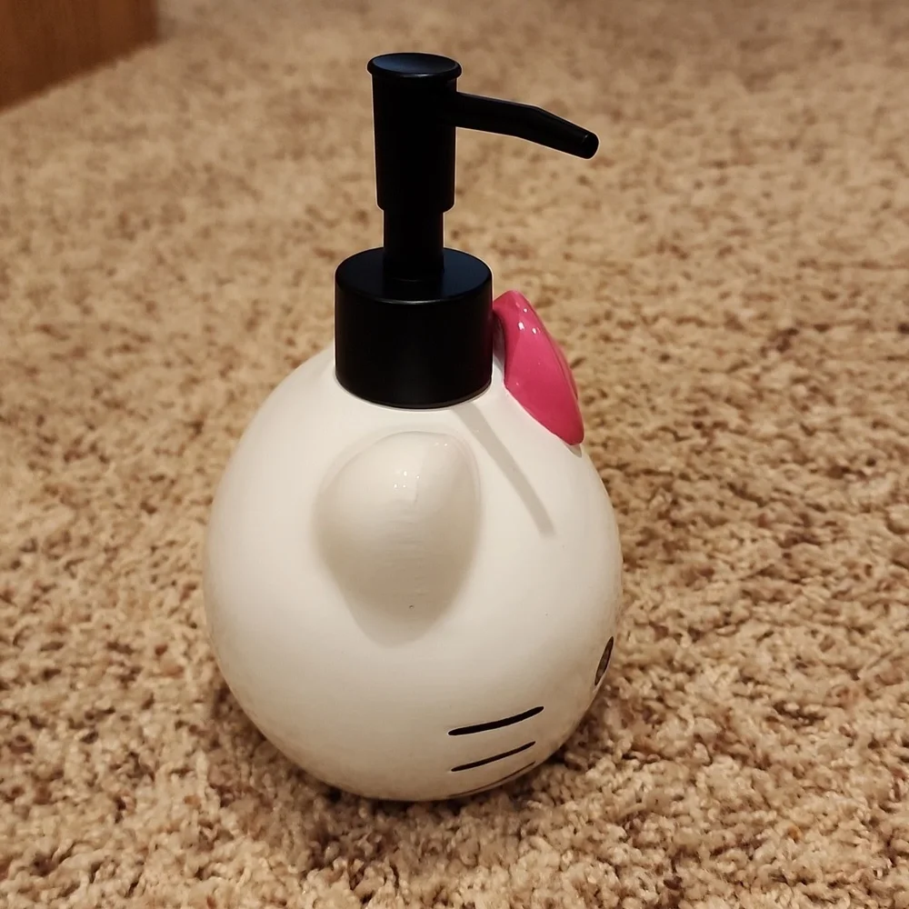 NEW Hello Kitty Soap Dispenser